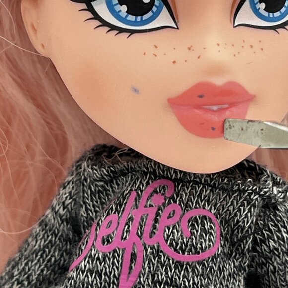 Bratz Cloe Doll Selfie Snaps Reboot 2015 MGA Entertainment pink hair - Picture 4 of 15